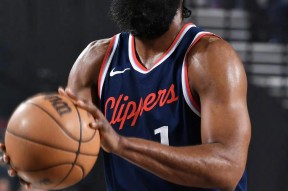 爱游戏体育-关于哈登回归赛场，逆转首场状态亮眼，RNG观众沸腾！的信息