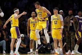 爱游戏体育-东契奇回归赛场，大胜首场状态亮眼，德国队观众沸腾！的简单介绍