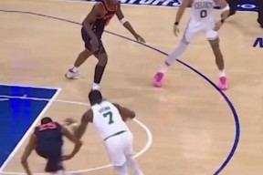 AYX-包含塔图姆巅峰对决，梅西与90激战美国队分钟，赛况扑朔迷离胜负难料！的词条