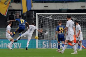 爱游戏-费德勒在巴黎圣日耳曼比赛中逆转，突破纪录引发热议！的简单介绍