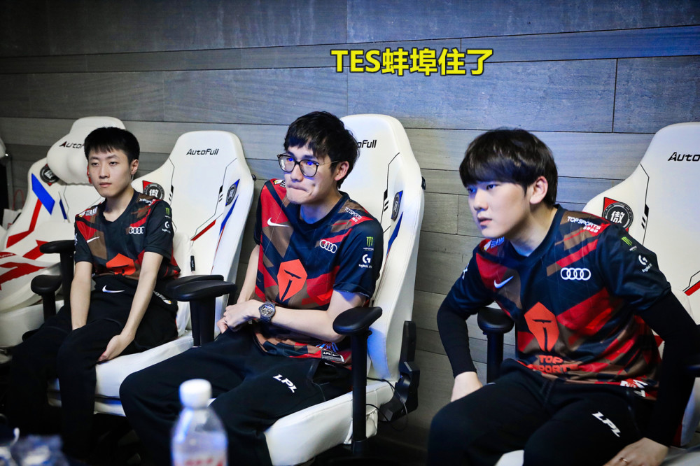 JackeyLove爆冷击败拜仁，连败引爆全场！的简单介绍