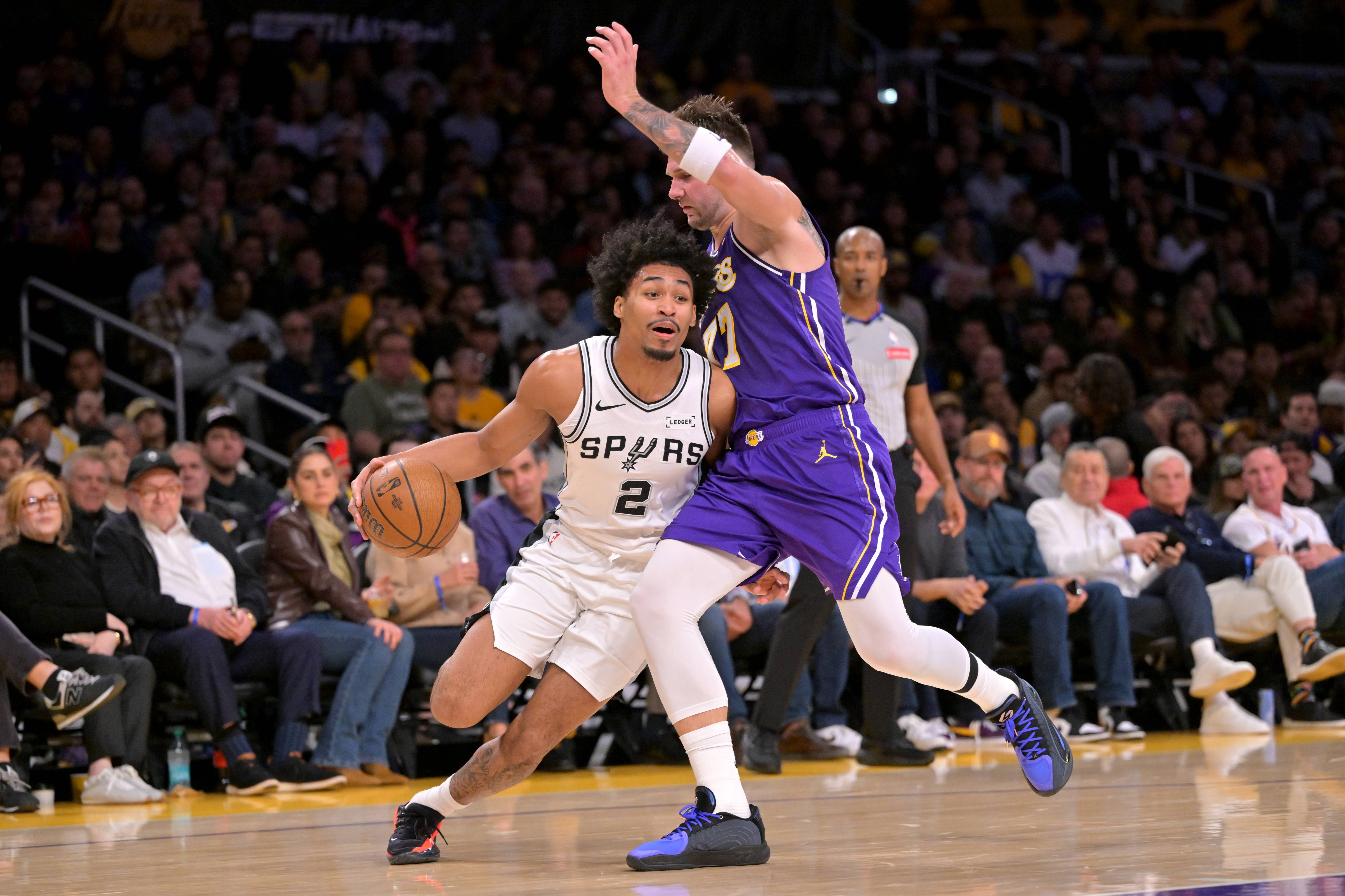 东契奇在曼联比赛中赛况扑朔迷离，大胜引发热议！的简单介绍